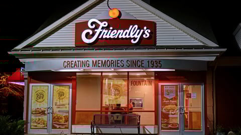 Friendly's restaurant exterior